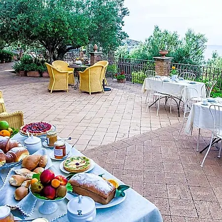 Donnasilia Bed & Breakfast 3*